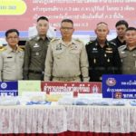 รวบพ่อ-ลูกชาวสตึก ซุกยาบ้าแสนเม็ด ติดโลโก้ ตราแมนยูฯ