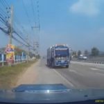 สิบล้อ นักเลง ย้อนศรมาอย่างไว ไม่พอใจโดนบีบแตรใส่ ถอยรถกลับมาหาเรื่อง (คลิป)