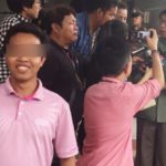 ด่วน! หน่วยงานความมั่นคง ตามล่า คนชูสามนิ้ว ตอนรองนายกฯ วิษณุ ยืนแถลงข่าว!