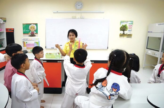 ใช้เทคโนโลยีจัดการศึกษา