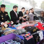 กรมศุลฯทำลาย สินค้าละเมิดลิขสิทธิ์ 6 คันรถ มูลค่า 39 ล้านบาท