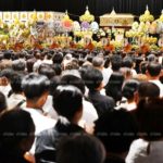 แรงศรัทธาไม่เสื่อมคลาย! ลูกศิษย์ทั่วโลก ร่วมสวดพระพุทธมนต์ ‘หลวงพ่อคูณ’