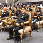 นับหมื่นหลั่งไหล ร่วมฟังสวด-วางดอกไม้จันทน์ ‘หลวงพ่อคูณ’ ล้นหอประชุมมข.