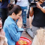 ผู้จัด‘สตางค์’นำ2นางเอก‘จั๊กจั่น-ออม’ ไหว้ท้าวมหาพรหมขอพร‘ตุ๊กตาผี’ปัง