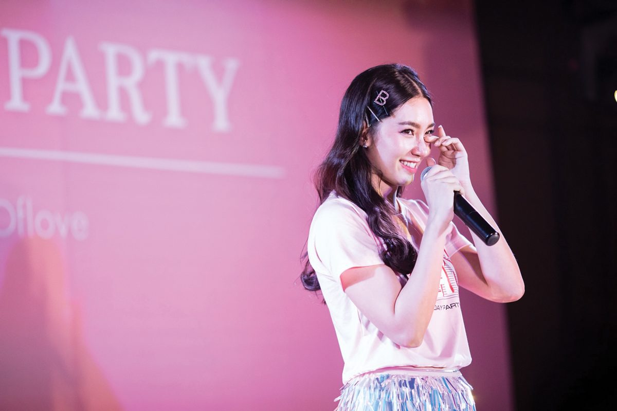 ‘เบลล่า’ซึ้ง!แฟนคลับให้รักล้นฮอลล์
