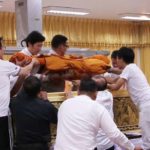 เผยภาพบรรจุ สรีรสังขาร หลวงพ่อคูณ ลงโลงไม้จันหอมลงรักปิดทอง