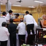 เผยภาพบรรจุ สรีรสังขาร หลวงพ่อคูณ ลงโลงไม้จันหอมลงรักปิดทอง