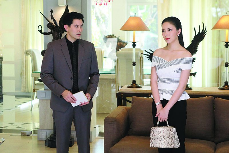 สกู๊ปบันเทิง : ‘GMM25’จับ‘มุก’พลิกบทบาท‘เมียน้อย’ ประชัน3พระเอกเก๋า‘หนิง-เต๋า-สมาร์ท’ - GMM25 หยิบบทประพันธ์ของทมยันตีเรื่อง “เมียน้อย” มาถ่ายทอดเป็นละคร อำนวยการผลิตโดย สายทิพย์ มนตรีกุลฯ และ วรฤทธิ์ ไวยเจียรนัย