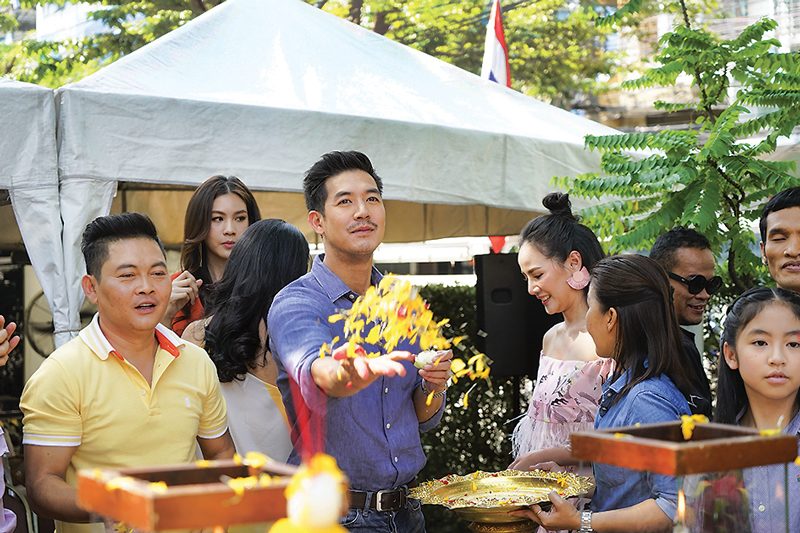 ‘พอดีคำ’บวงสรวง‘ผู้บ่าวอินดี้ฯ-สองนรี’