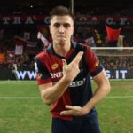 หลุดอีกภาพ พิอาเต็ก หอกเจนัวเดินทางเข้ามิลาน จ่อชูเสื้อ ปีศาจแดงดำ
