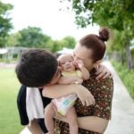 เอ็ม บุษราคัม โพสต์ไม่ชอบให้คนจับลูก โดนหาว่าดัดจริต กลัวเด็กป่วย
