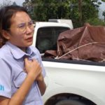 เมียตกใจสุดขีด ผัว สติแตก ไม่มีใบขับขี่ กลัวโดนจับ ซิ่งรถหนี แหกด่าน! ตร.ตามไล่ยิง 