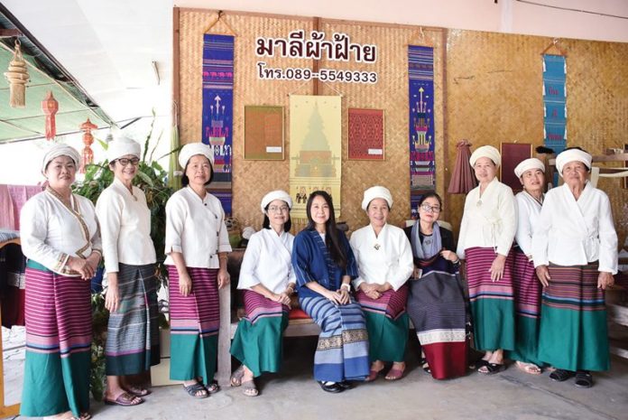 ‘ผ้าทอล้านนา’