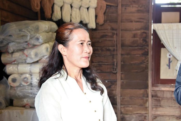 ‘ผ้าทอล้านนา’