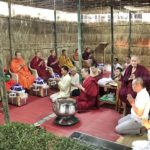 ชาวบ้านฮือฮาเลขมงคล! จุดประทัดหมื่นลูกส่ง ครูบาน้อย เข้าปฏิบัติธรรม 3วัน3คืน