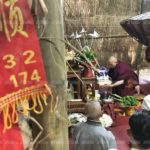 ชาวบ้านฮือฮาเลขมงคล! จุดประทัดหมื่นลูกส่ง ครูบาน้อย เข้าปฏิบัติธรรม 3วัน3คืน
