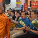 มูลนิธิป่อเต็กตึ๊ง ประกอบพิธีเวียนธูป เนื่องในเทศกาลตรุษจีน