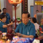 มูลนิธิป่อเต็กตึ๊ง ประกอบพิธีเวียนธูป เนื่องในเทศกาลตรุษจีน