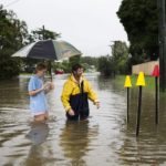 ฝนตกหนักสุดรอบ 100 ปี ออสซี่เผชิญอุทกภัย เสี่ยงท่วม 2 หมื่นหลังคาเรือน (คลิป)
