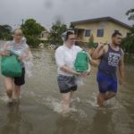 ฝนตกหนักสุดรอบ 100 ปี ออสซี่เผชิญอุทกภัย เสี่ยงท่วม 2 หมื่นหลังคาเรือน (คลิป)