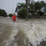 ฝนตกหนักสุดรอบ 100 ปี ออสซี่เผชิญอุทกภัย เสี่ยงท่วม 2 หมื่นหลังคาเรือน (คลิป)