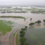 ฝนตกหนักสุดรอบ 100 ปี ออสซี่เผชิญอุทกภัย เสี่ยงท่วม 2 หมื่นหลังคาเรือน (คลิป)
