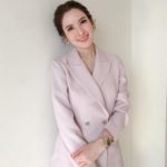 นึกว่าเรียนอยู่! แอฟ เชียร์จุฬา สวยเป๊ะหน้าเด็ก ออร่าเด่นงานบอลฯ