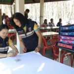 ชมรมแม่บ้าน สตม. รุดเยี่ยม-มอบเงินช่วยผู้ป่วยเอดส์ บ้านรวมใจ