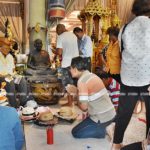 ใกล้หวยออกแล้ว! แห่ส่องเลขเด็ดอ่างน้ำมนต์ ตาทองงิ้วราย นำทอง-ไข่ไก่แก้บนอื้อ