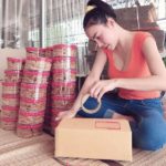 สู้ใช้หนี้28ล้าน! เอ็มมี่ ตาอักเสบ-ต้องกรีดหนอง กัดฟันหาเงิน-ทำทองม้วนขาย
