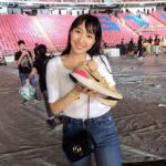 เผยโฉมแฟนเพลงผู้โชคดี ได้รองเท้า พี่ตูน ราคาพุ่ง 3 หมื่นยังไม่ขาย