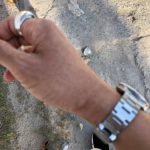หนุ่ม กะลา เผยรอยใส่กุญแจมือขึ้นศาล สู้คดีละเมิดลิขสิทธิ์ "ยาม"
