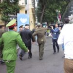 โดนแล้ว! คิม ไทยแลนด์ ถูกล็อกตัวกลางฮานอย คุมสอบ-ส่งตัวขึ้นเครื่องกลับไทย