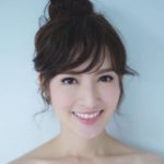นึกว่าเรียนอยู่! แอฟ เชียร์จุฬา สวยเป๊ะหน้าเด็ก ออร่าเด่นงานบอลฯ