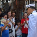 สมเด็จพระเจ้าอยู่หัว พระราชทานสิ่งของ ชุมชนศาลเจ้าแม่สร้อยทอง ประสบอัคคีภัย