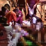 สยองหน้าโรงเรียน! คนร้ายโหดรัว 4 นัดซ้อน ประกบยิงเสี่ยรับเหมาดับคากระบะ