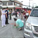 สยองหน้าโรงเรียน! คนร้ายโหดรัว 4 นัดซ้อน ประกบยิงเสี่ยรับเหมาดับคากระบะ
