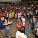 บรรยากาศ พรรคอนาคตใหม่ ปราศรัยใหญ่ เปิดตัวผู้สมัคร ส.ส.ปทุมธานี (ภาพชุด)
