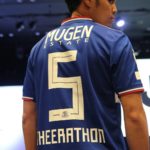 โยโกฮามา มารินอส เปิดตัว ธีราทร ต่อหน้าสื่อญี่ปุ่น - อิเนียสตา โผกอดเพื่อนเก่า