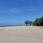 ทส. เร่งเก็บก้อนน้ำมัน หาดสมิหลา พร้อมส่งตัวอย่างเข้าห้องปฏิบัติการหาแหล่งที่มา