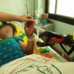 แม่รับมือไม่ไหว! ลูกชายวัย16 คลั่งขาดยา ทำร้ายร่างกาย ตร.จับใส่กุญแจมือ ดิ้นจนแขนบวม