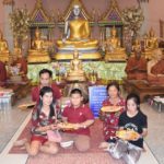 ไหว้ขอพรพระแล้วเฮง ป้าวัย59 มีคนมาขายหวยให้ ถูกเต็มๆ 5 ใบ รวย 30 ล้าน