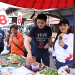 'ฟลุค เดอะสตาร์' พา ทษช. ช่วย 'ปอย ตรีชฎา' หาเสียง แฟนคลับงัดกล้องขอถ่ายรูป