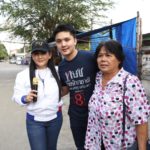 'ฟลุค เดอะสตาร์' พา ทษช. ช่วย 'ปอย ตรีชฎา' หาเสียง แฟนคลับงัดกล้องขอถ่ายรูป