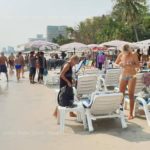 ร้านนวดหัวหินแจงดราม่า! ตั้งเตียงรุกชายหาดถึงทะเลเอาเปรียบนักท่องเที่ยว