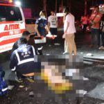 ลุงขับรถบรรทุก เกิดหลับใน พุ่งชนอัดท้ายรถสองแถว ดับ 1-บาดเจ็บ 5