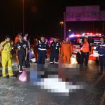 ลุงขับรถบรรทุก เกิดหลับใน พุ่งชนอัดท้ายรถสองแถว ดับ 1-บาดเจ็บ 5