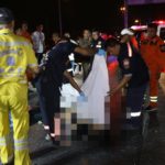 ลุงขับรถบรรทุก เกิดหลับใน พุ่งชนอัดท้ายรถสองแถว ดับ 1-บาดเจ็บ 5