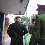 โดนแล้ว! คิม ไทยแลนด์ ถูกล็อกตัวกลางฮานอย คุมสอบ-ส่งตัวขึ้นเครื่องกลับไทย