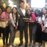 'ด้อมฟ้า' โผล่เชียร์ 'ธนาธร' หัวหน้าพรรคอนาคตใหม่ วัยรุ่น-นศ. แห่ชูป้ายไฟ 'ฟ้ารักพ่อ'